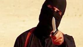 "Jihadi John" apparait masqué dans de nombreuses vidéos de décapitations d'otages par le groupe EI