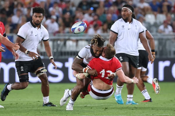 Un plaquage lors de Galles-Fidji en Coupe du monde de rugby