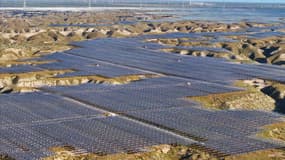 Des panneaux solaires de la centrale photovoltaïque de Yinchuan, au nord de la Chine, le 24 septembre 2025.