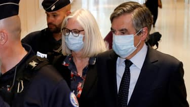 L'ancien Premier ministre François Fillon et son épouse Penelope Fillon, le 29 juin 2020 au tribunal de Paris.