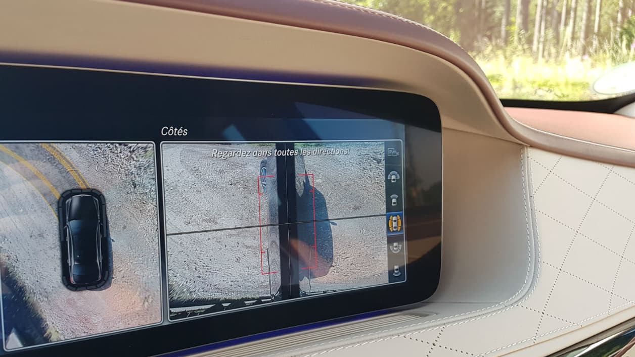 Les nombreux angles de caméra disponibles sont pratiques pour déplacer le long vaisseau de plus de 5 mètres. Les nombreux angles de caméra disponibles sont pratiques pour déplacer le long vaisseau de plus de 5 mètres.