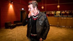 Jesse Hughes a décidé de renommer la tournée du groupe pour rendre hommage aux victimes.