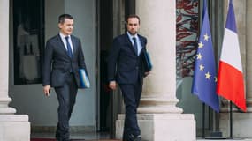 Les ministres Gérald Darmanin et Sébastien Lecornu sur le perron de l'Elysée, le 14 avril 2019