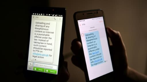 Un message du gouvernement pakistanais mettant en garde contre le partage sur internet de contenus "blasphématoires", le 10 mai 2017 à Islamabad
