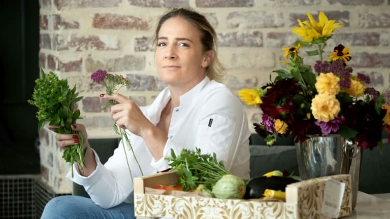 La cheffe Amandine Chaignot dans son restaurant Café de Luce à Paris, le 5 août 2023.