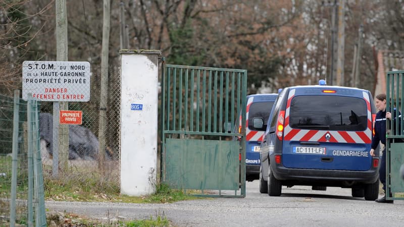 Les enquêteurs dans l'affaire du meurtre de Patricia Bouchon, le 25 février 2011, près de Bouloc en Haute-Garonne.