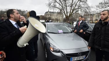 Des Loti manifestant le 5 février