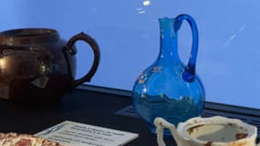 Photographie, sac en cuir, pipe à tabac... 42 objets du Titanic sont présentés à la Cité de la Mer de Cherbourg en avril 2025.
