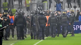 Des gendarmes mobiles au Vélodrome, à Marseille le 7 avril 2022