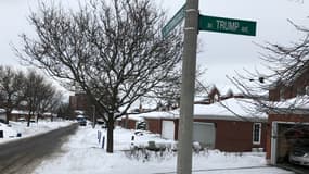 Le panneau de signalisation "Trump Avenue" dans une banlieue ouest d'Ottawa, le 26 janvier 2021.