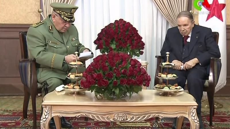 Le général Salah et Abdelaziz Bouteflika à la télévision algérienne.