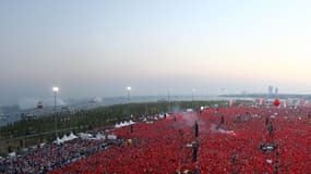 Selon des journaux pro-gouvernement, trois millions de personnes se sont réunies à Ankara.