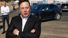 Le patron de Tesla Elon Musk lors d'une visite sur le chantier de l'usine de Berlin.