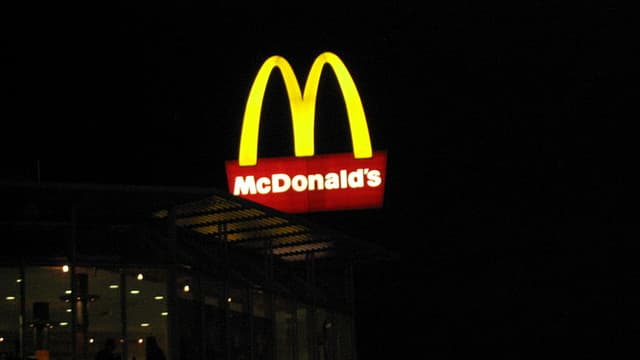 A 70 ans, Alice travaille depuis juillet dans un fast-food. Davantage pour rompre la solitude que pour l'aspect financier.
