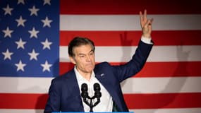 Mehmet Oz lors d'un rassemblement électoral à Elizabethtown, en Pennsylvanie, le 2 novembre 2022.