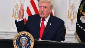 Le président américain Donald Trump participe à une visioconférence avec des militaires depuis sa résidence de Mar-a-Lago à Palm Beach, en Floride, le 27 novembre 2025, pendant les vacances de Thanksgiving.