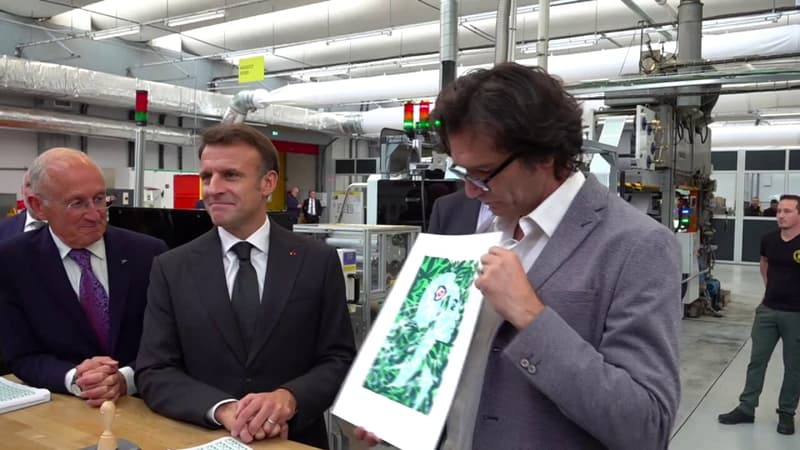Emmanuel Macron inaugure en Dordogne le nouveau visage de la Marianne qui figurera sur nos timbres