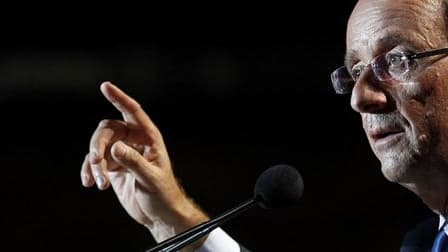 François Hollande devance largement Martine Aubry dans les intentions de vote avant le second tour de la primaire pour l'investiture socialiste à l'élection présidentielle, selon un sondage Harris Interactive diffusé mercredi. /Photo prise le 27 septembre