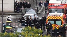 "Il les a attaqué au hachoir avant de repartir": le journaliste Paul Moreira raconte l'attaque à l'arme blanche à Paris