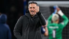 Luis Enrique célèbre une victoire du PSG en février 2024