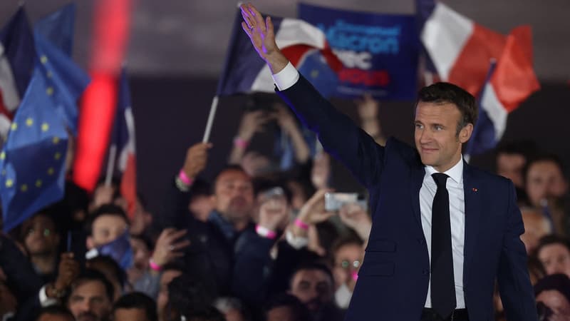 Emmanuel Macron au Champ de Mars après sa réélection ce dimanche 24 avril.