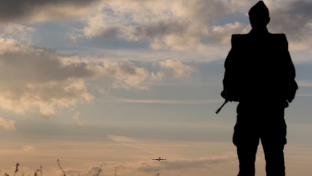 122.000 policiers, gendarmes et militaires sont mobilisés dans le cadre du plan Vigipirate en France.