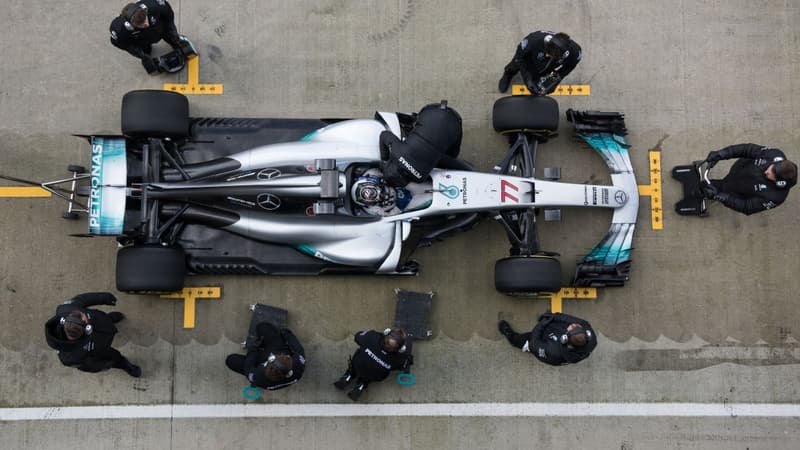 La nouvelle Mercedes W08 lors d'essais à Silverstone au Royaume-Uni