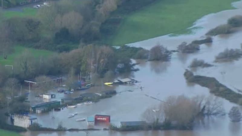 Tempête Bert: les images impressionnantes des inondations et des vents violents au Royaume-Uni