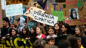 Des milliers de jeunes manifestaient pour le climat, ce vendredi 24 mai, à Barcelone.