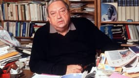 L'historien Jacques Le Goff, assis à son bureau en 2000.