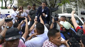 Juan Guaido, reconnu président par intérim du Venezuela par une cinquantaine de pays, accueilli par ses soutiens le 4 mars 2019 à Caracas. 