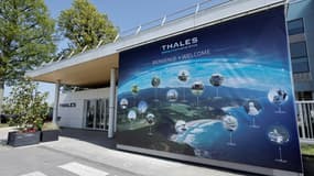 L'entrée de l'usine de radars de Thales à Limours, près de Paris, le 10 avril 2025
