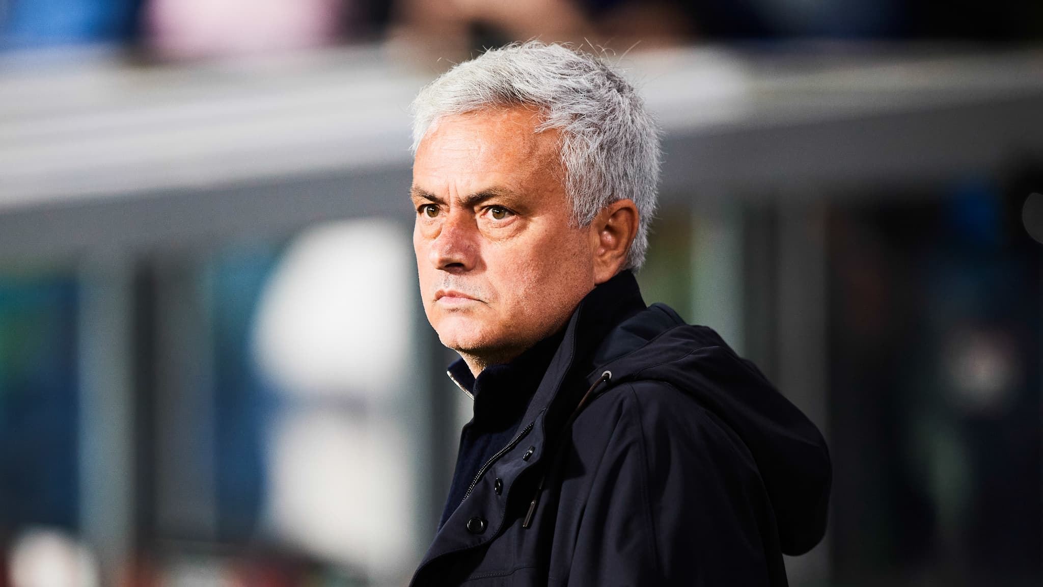 “what are you looking for?”  A lively exchange between Mourinho and Lazio president after the derby.