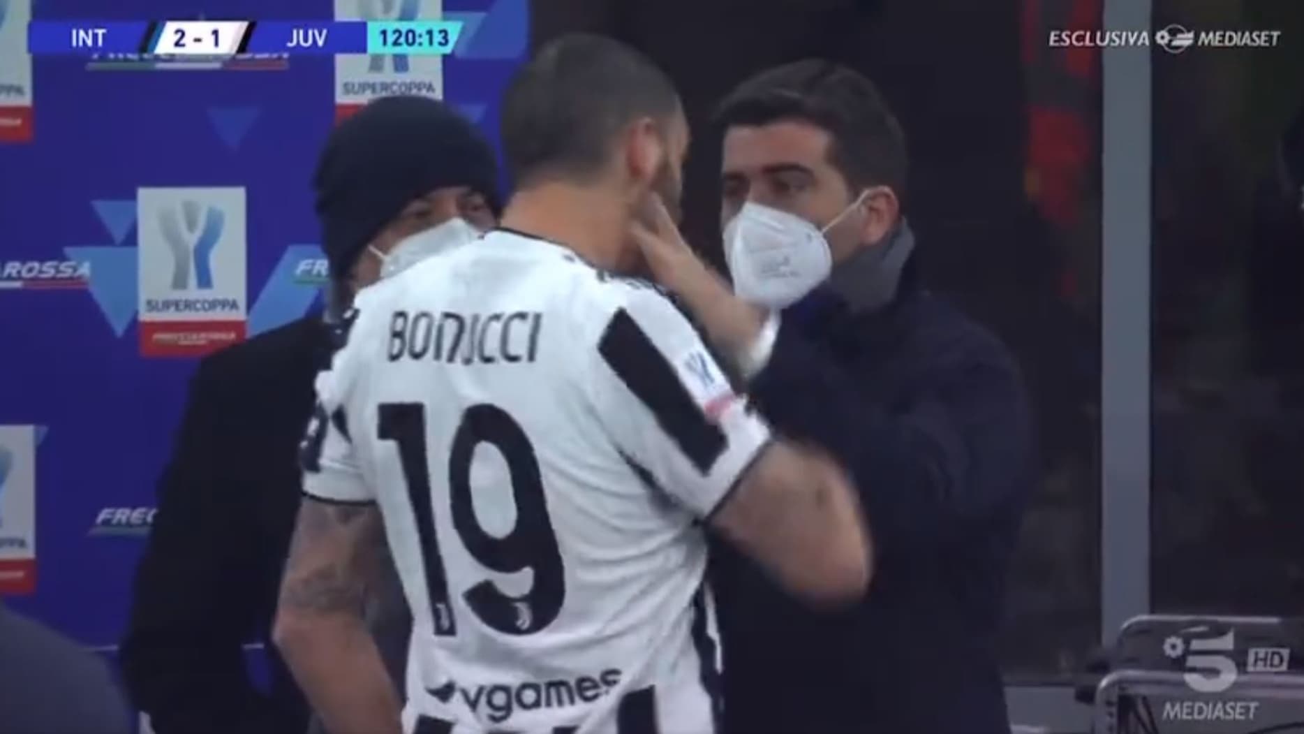 Leonardo Bonucci s'accroche avec Cristiano Mozillo
