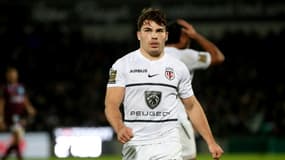 Le demi de mêlée international français de Toulouse Antoine Dupont contre Bordeaux-Bègles lors d'un match du Top 14, le 4 décembre à Bordeaux. 