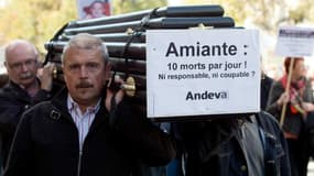 Des manifestants de l'association nationale de défense des victimes de l'amiante (ANDEVA), le 9 octobre 2015. (Photo d'illustration) 