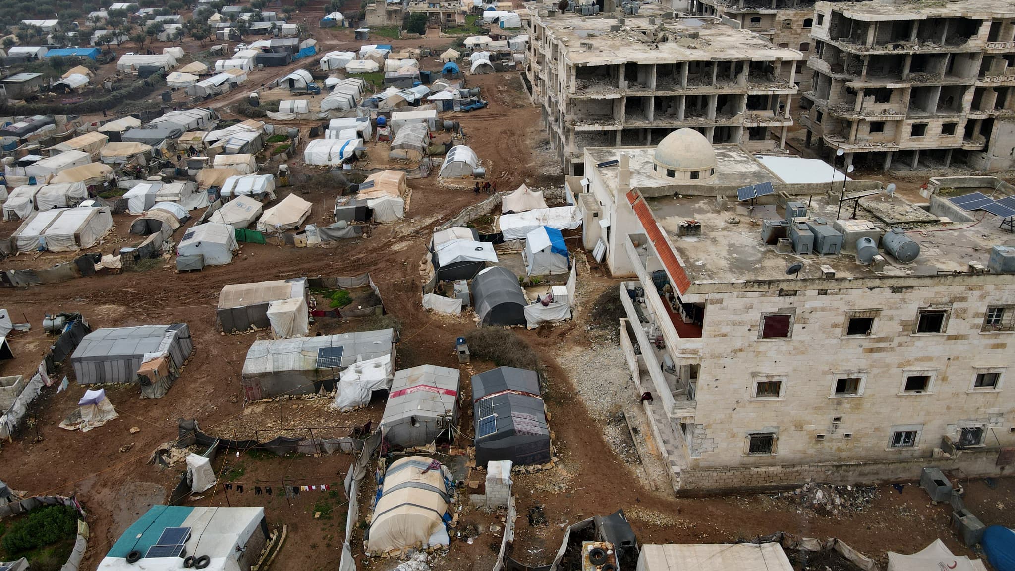 Des nombreuses tentes hébergent encore des déplacés près d'un an après le séisme survenu en Turquie et en Syrie, à Jindayris, en Syrie, le 1er février 2024 Des nombreuses tentes hébergent encore des déplacés près d'un an après le séisme survenu en Turquie et en Syrie, à Jindayris, en Syrie, le 1er février 2024