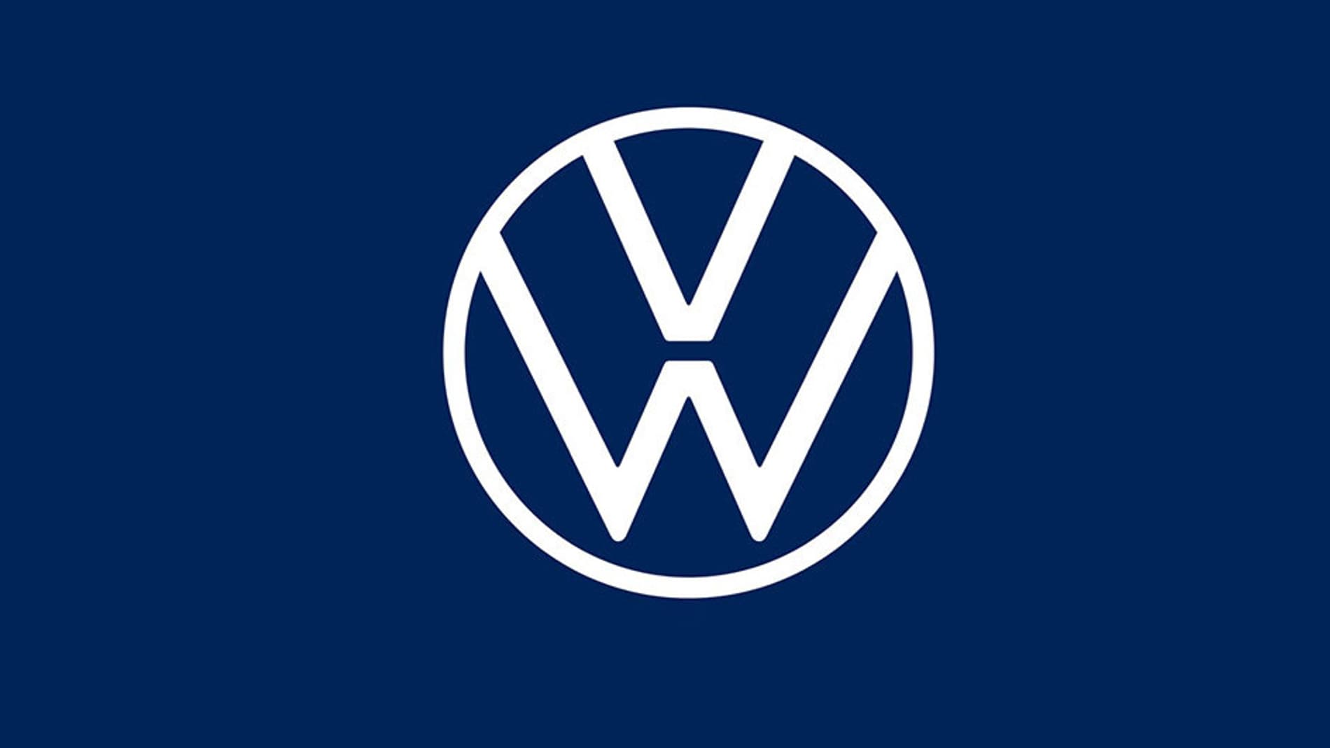 Dévoilé fin 2019, le nouveau logo VW se veut une version légèrement épurée de la version antérieure Dévoilé fin 2019, le nouveau logo VW se veut une version légèrement épurée de la version antérieure