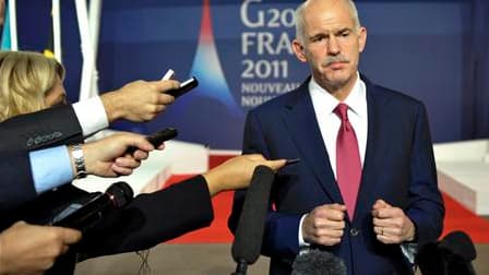 Le référendum sur l'aide européenne à la Grèce devrait avoir lieu le 4 décembre, a déclaré mercredi le Premier ministre George Papandreou, se disant confiant dans une victoire du "oui". /Photo prise le 2 novembre 2011/REUTERS/Philippe Wojazer