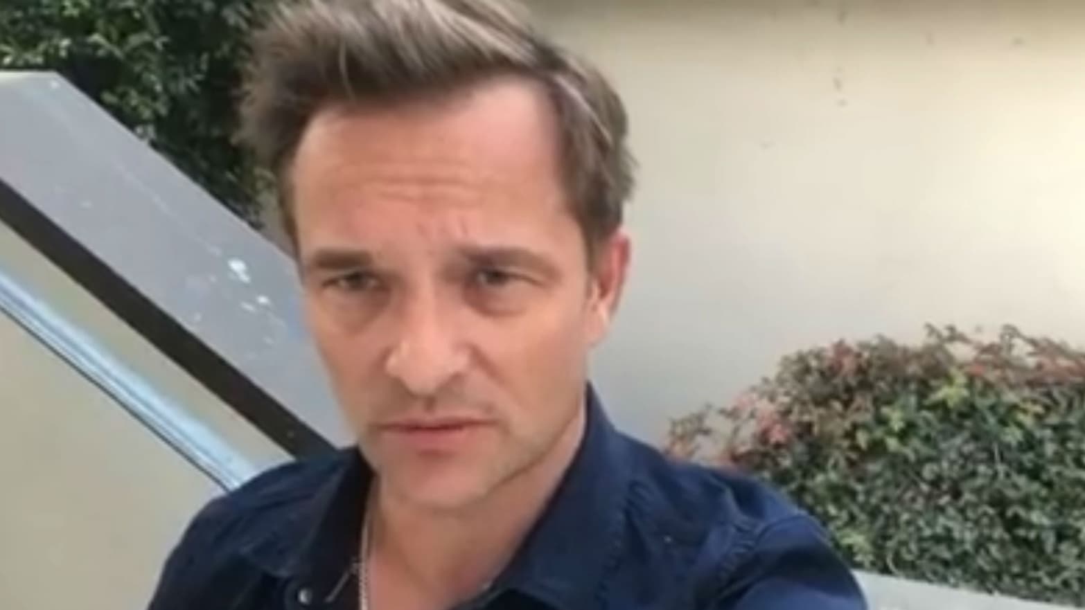 David Hallyday a tenu à remercier les fans pour leur soutien dans une message vidéo posté le 25 décembre 2017 David Hallyday a tenu à remercier les fans pour leur soutien dans une message vidéo posté le 25 décembre 2017