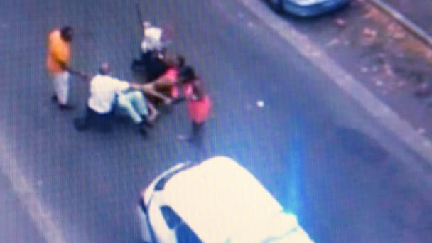 Capture de la vidéo montrant une interpellation musclée dimanche, à Joué-les-Tours.