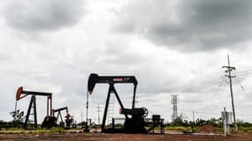 Puits à pétrole à Maracaibo au Venezuela