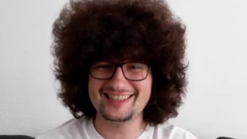 Il ne se coupe pas les cheveux depuis plus d’un an: Frank Ilett, ce fan de Manchester United...