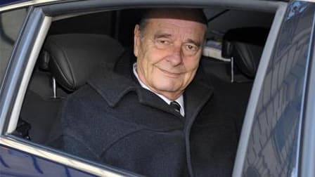 Jacques Chirac se rendra à son procès à partir du mardi 6 septembre et sera ensuite présent si le tribunal le souhaite, a dit mardi son avocat, démentant que l'ancien chef de l'Etat ait été autorisé à n'assister qu'à une journée d'audience. /Photo d'archi