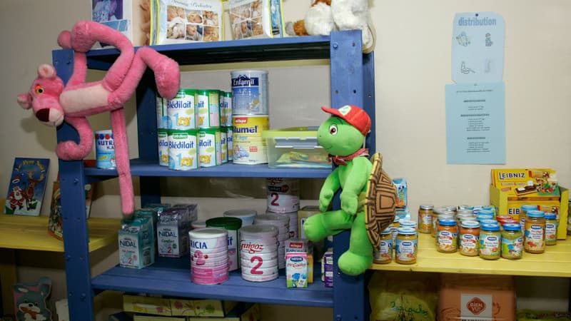 Des boîtes de lait infantile et des petits pots pour bébés récoltés pour les Restos du Coeur, le 4 décembre 2016 à Bordeaux. Photo d'illustration