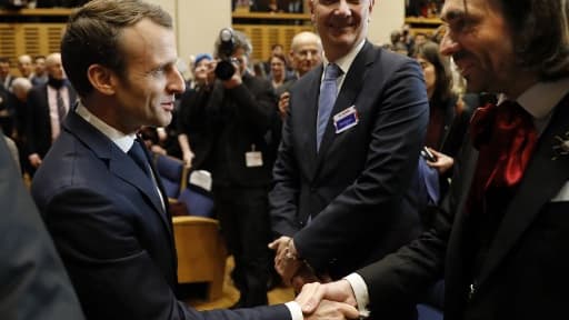Emmanuel Macron et Cédric Villani à Paris, le 29 mars 2018
