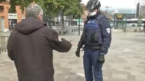"Les policiers m'ont plaqué contre un mur": ces Français dénoncent des contrôles abusifs lors du confinement