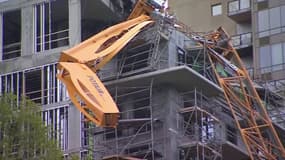 Au Canada, les images d'une grue qui s'est effondrée sur un immeuble lors du passage de l'ouragan Dorian