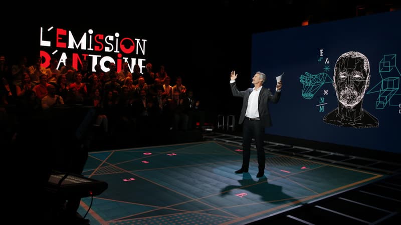 Antoine De Caunes sur le plateau de "L'Emission d'Antoine" le 29 octobre 2015