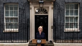 La nouvelle première ministre britannique, Liz Truss, prononce un discours devant le 10 Downing Street, au centre de Londres, le 6 septembre 2022.